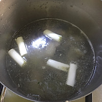 莲藕排骨汤的做法图解3
