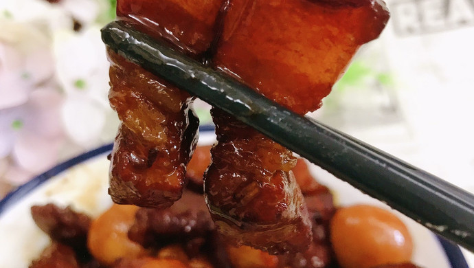 肥而不腻鹌鹑蛋红烧肉