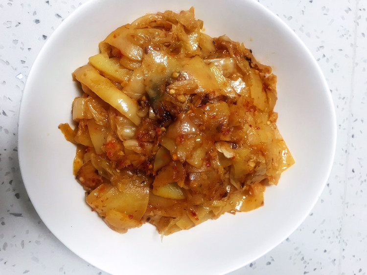韩式辣白菜炒土豆片的做法