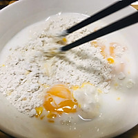 不加一滴水~Q弹，松软，无塌陷的电饭煲蛋糕的做法图解3
