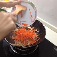 胡萝卜平菇炒香菜的做法图解4