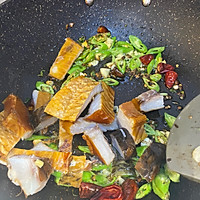 #元宵节美食大赏#香辣炒腊鱼的做法图解3