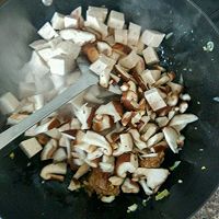 排骨芋头香菇饭的做法图解4