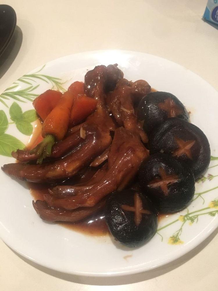 鲍汁花菇扣鹅掌的做法
