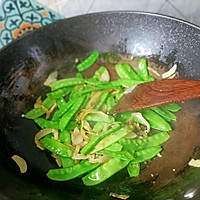 酸菜炒荷兰豆的做法图解4