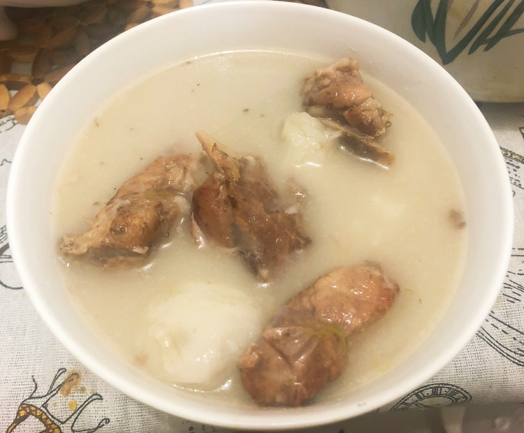 芋头排骨汤的做法