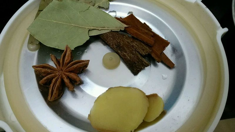 冰糖红烧猪手的做法