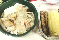 大人孩子一起吃——松茸海鲜豆腐菌菇汤的做法