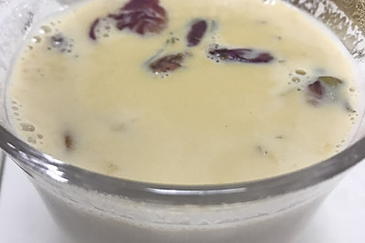 在家也能做的玫瑰奶茶