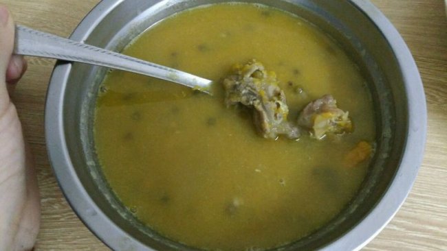 南瓜绿豆排骨汤的做法