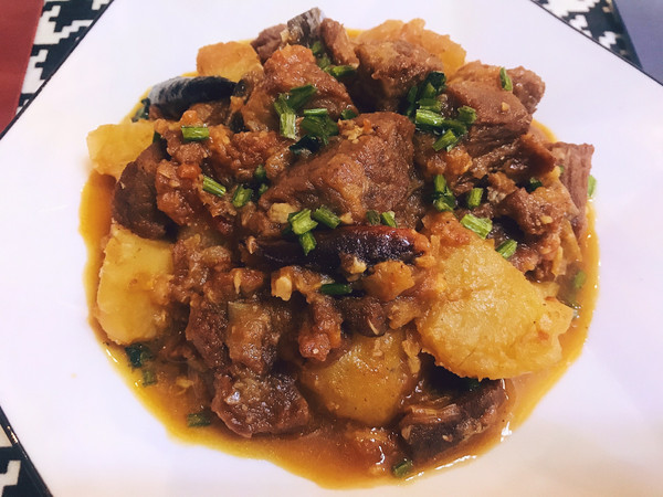 最简单易做的番茄浓汤牛腩土豆堡