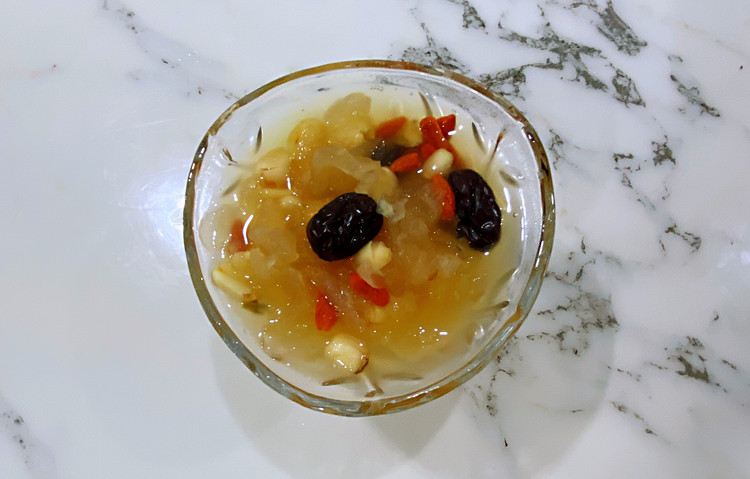 【孕妇食谱】红枣银耳汤，粘粘糯糯都是胶原蛋白，美容又养颜～的做法