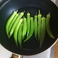 清炒羊角豆的做法图解1