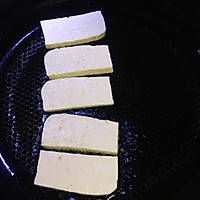 蛋黄煎豆腐的做法图解4