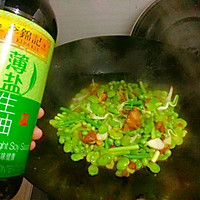 立夏日吃蚕豆炒肉的做法图解5