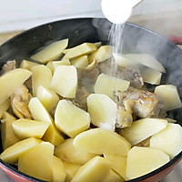 #百变鲜锋料理#耗油小鸡炖土豆的做法图解5