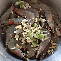 蒜蓉粉丝蒸大虾的做法图解3