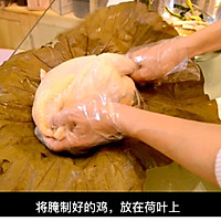 广州人的挚爱，原汁原味的荷叶蒸鸡的做法图解3