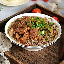 酸菜牛腩荞麦面#相聚组个局#