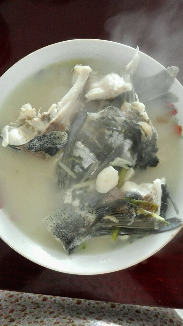 白炖鲢鱼汤的做法