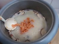 香菇皮蛋鸡肉粥的做法图解7