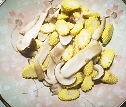 红松茸炒玉米笋的做法