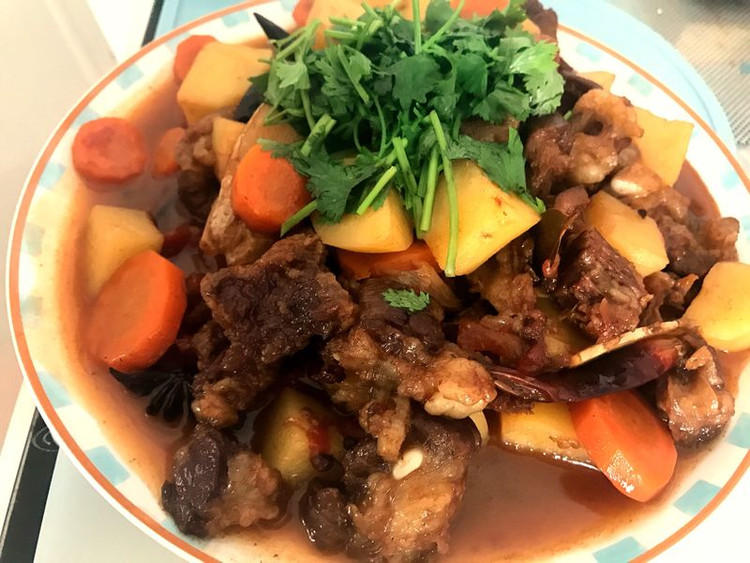 土豆炖牛腩的做法