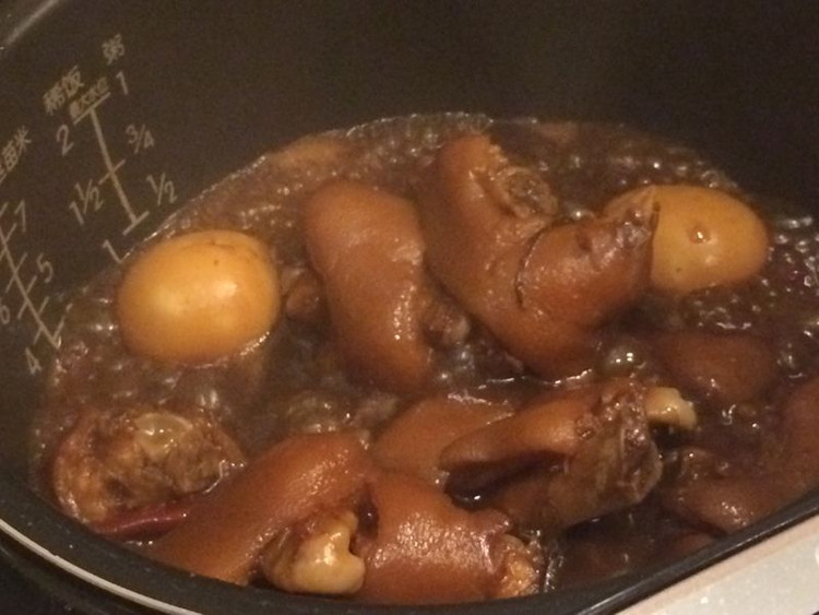 酱卤猪蹄块（米饭煲版本）的做法