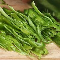 炒肉时,直接下锅就错了,难怪不好吃,教你一招,肉丝滑嫩不粘锅的做法图解4