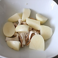 快手菜——香菇蒸鸡腿的做法图解5