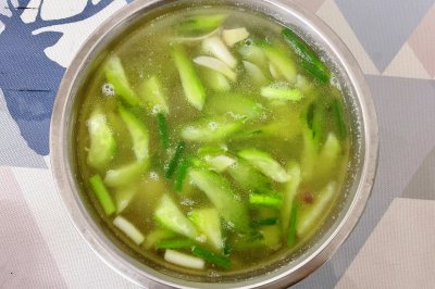 广东靓汤——生滚丝瓜杏鲍菇肉丸汤