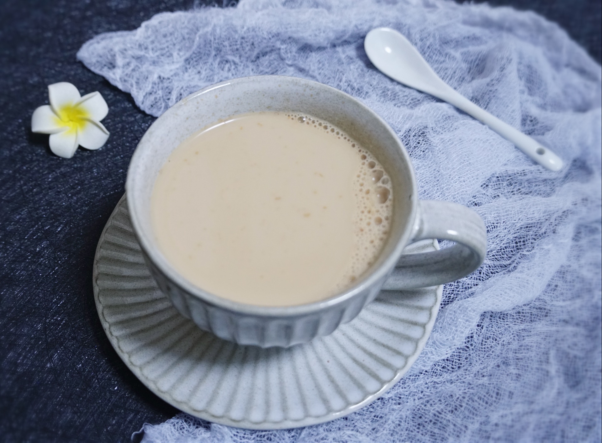 家庭自制奶茶的教程，用最简单的原料，几个步骤就搞定，奶香浓郁，口感甜美！_哔哩哔哩 (゜-゜)つロ 干杯~-bilibili