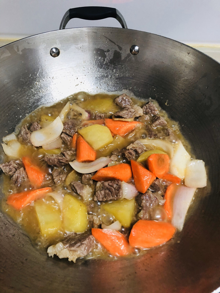 土豆烧牛肉的做法