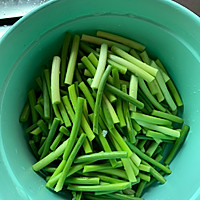蒜薹肉丝的做法图解1