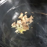 肉片炒主洋葱木耳黄瓜片的做法图解7