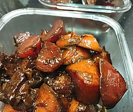 胡萝卜焖猪肉的做法
