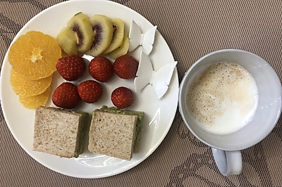 鹅肝酱牛油果三明治