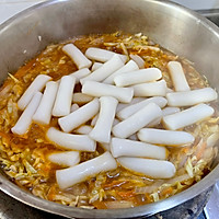 #暖冬酱在手，嗨吃部队锅#就酱辣炒年糕的做法图解11