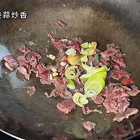 #秋日抢鲜“蟹”逅#青椒炒牛肉的做法图解2