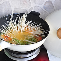 鲜虾萝卜丝热汤面的做法图解7