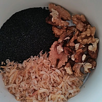 黑芝麻核桃虾皮粉，宝宝辅食补钙的做法图解1