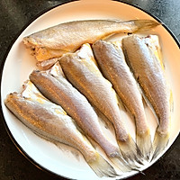 #鲜到鲜得舟山带鱼0元试吃# 干煎小黄鱼的做法图解2