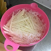 土豆丝炒芹菜的做法图解2