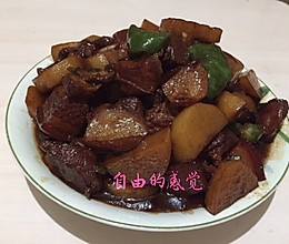 土豆烧红烧肉的做法