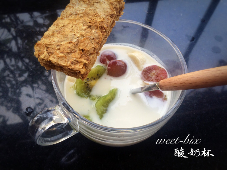 Weet-Bix酸奶杯的做法