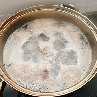 鲜甜美味红菇排骨汤的做法图解2