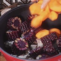 鲜香可口玉米炖排骨秋冬的一碗暖汤的做法图解5