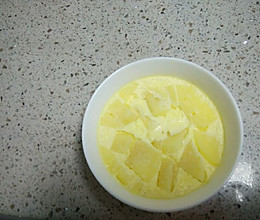 牛奶苹果炖蛋的做法