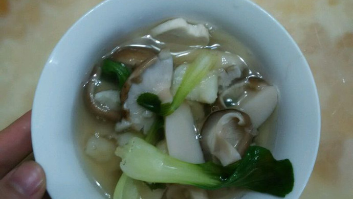 菌菇滚青菜竹笋汤