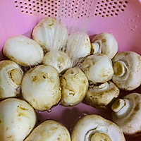 初冬的味道：鸡胸肉炒蘑菇的做法图解2